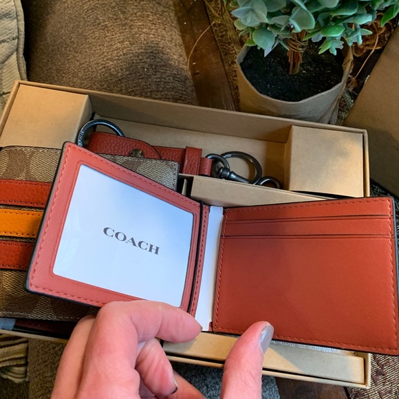 Authentic COACH Signat leather/Smooth leather Colorblock 3-1 wallet/Keychain set - Picture 4 of 11